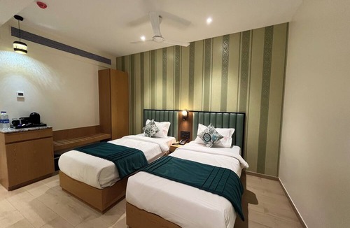 Dharavi Hotel | Esquire Hotel Mumbai