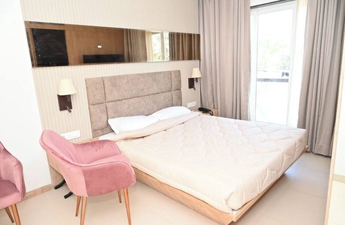 Malad West Hotel | Farmhouse Residency Malad
