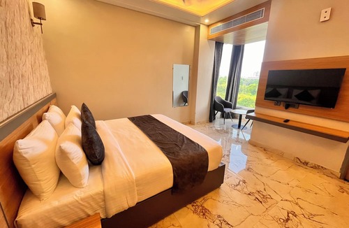 Greater Noida Hotel | The Grand Oasis Hotel & Resort