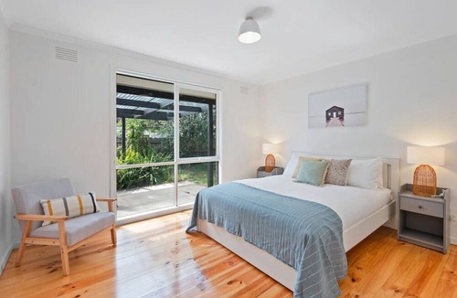 Mornington House | 48 Carramar Street, Mornington · A Home away from Home