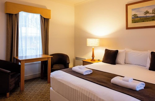 Ross Hotel | Riverview at Ross