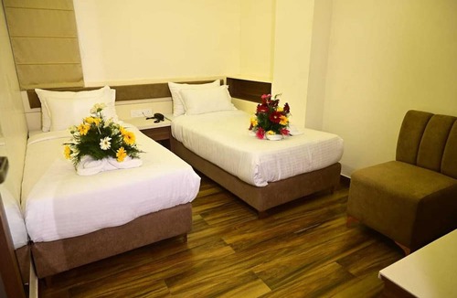 Mahmoorganj Hotel | Shree Shivya Namahstubhyam Hotel