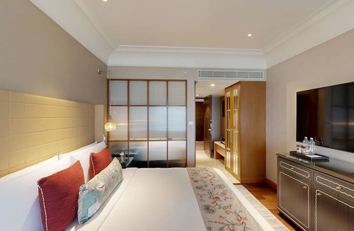 Srinagar Colony Hotel | The Leela Hyderabad Banjara Hills