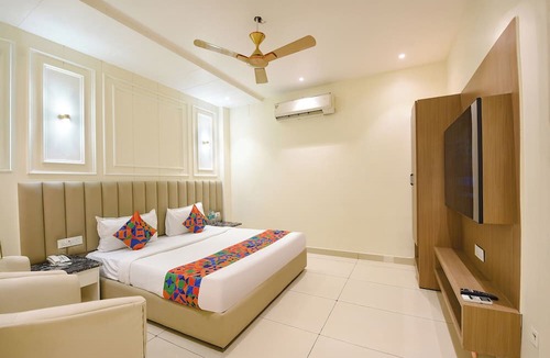 Pitampura Hotel | FabHotel Dev Palace I - Pitampura