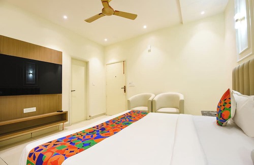 Pitampura Hotel | FabHotel Dev Palace I - Pitampura
