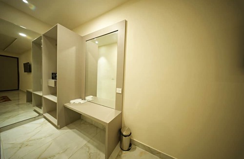 Devanahalli Hotel | Veerdency Luxury Resort - 3 Km to Banglore Airport Hotel