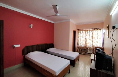 Hatigaon Hotel | Goroomgo Crystal Inn Guwahati