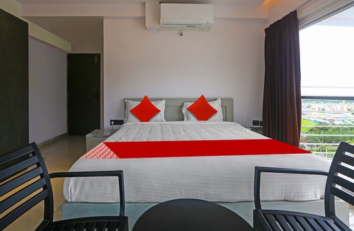 Visakhapatnam Hotel | OYO Flagship Botcha Convection
