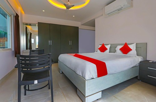 Visakhapatnam Hotel | OYO Flagship Botcha Convection