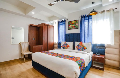 Kalkaji Hotel | FabHotel RS Golden