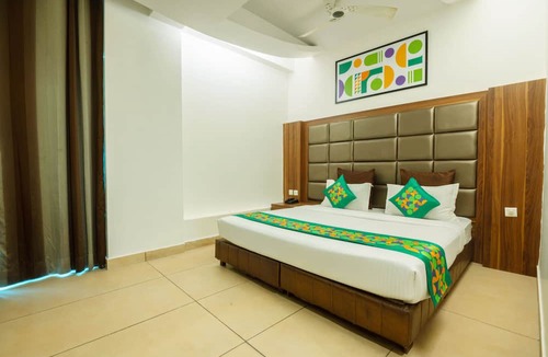 Naraina Hotel | Treebo Twin Tree