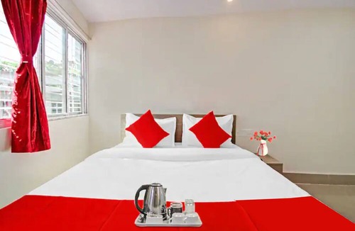 Kolkata Hotel | Goroomgo Vhyom Sky Palace Near Sakherbazar Metro Station Kolkata
