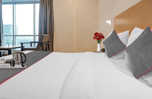Tathawade Hotel | Super OYO Townhouse 100 Somani TC