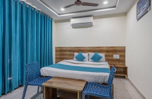 Jubilee Hills Hotel | iROOMZ Hotel Ritzy Grand