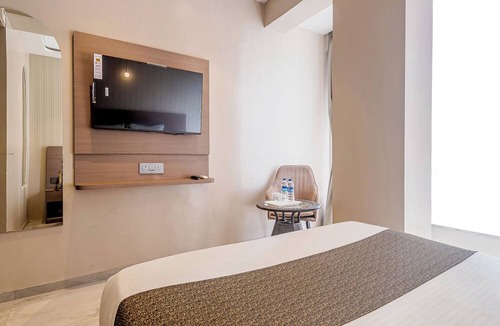 Malad West Hotel | Hotel Aura - Near Malad Link Road