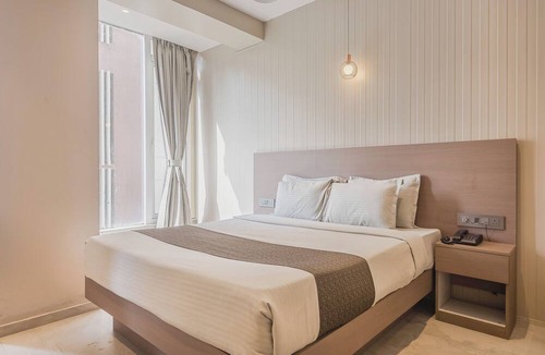 Malad West Hotel | Hotel Aura - Near Malad Link Road