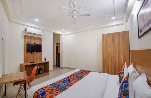 Sector 62 Hotel | Fabhotel Aanya Suites