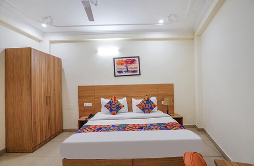Sector 62 Hotel | Fabhotel Aanya Suites