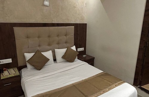 Kalina Hotel | Hotel BKC Mannat