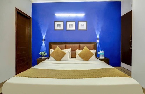 Sainik Farm Hotel | Roomshala 147 KD Plazav