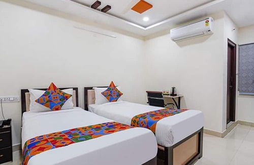 Kukatpally Housing Board Colony Hotel | Fabhotel Sri Karthikeya Grand