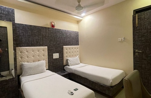 Jogeshwari West Hotel | Hotel Western Court