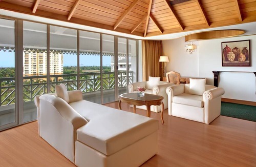 Maradu Hotel | Le Meridien Kochi