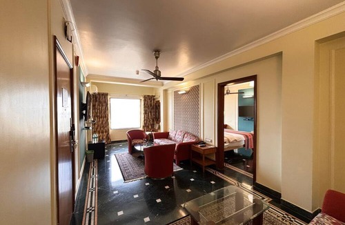 Prabhadevi Hotel | Hiltop Hotel