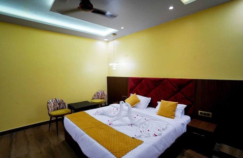 Alambagh Hotel | THE ROYALE AMOR HOTEL AND BANQUET HOTEL