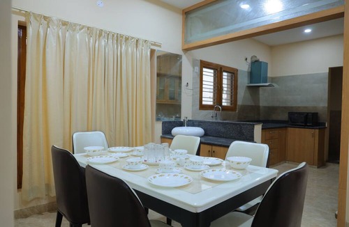 Tirupati Hotel | Padma Homes Stay