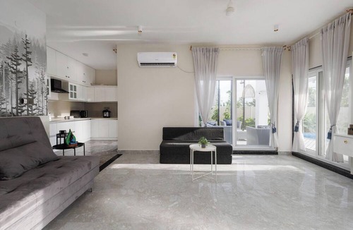 Hosur Villa | The Garden Stay by Stayjade Pool Lawn 1h HSR