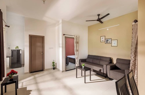 Hosur Villa | Jhilmil Pool Villa by Stayjade 2bhk Lawn Pool