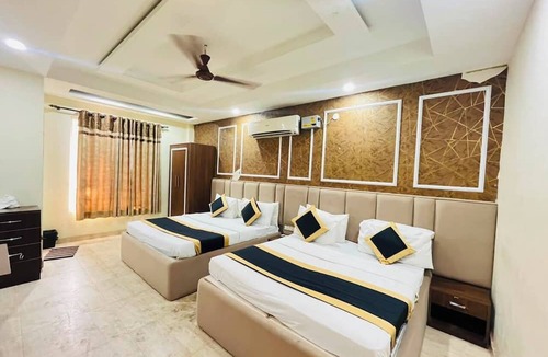 Vaishali Hotel | Roomshala Hotel Grand Inn Vaishali Sec 4