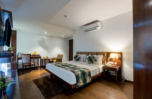 South West Resort | The Plaza Arch Premium - Del IGI Airport