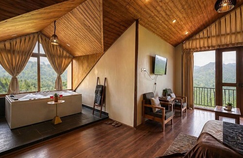 New Manali Hotel | AKIRA BY SKYLORE