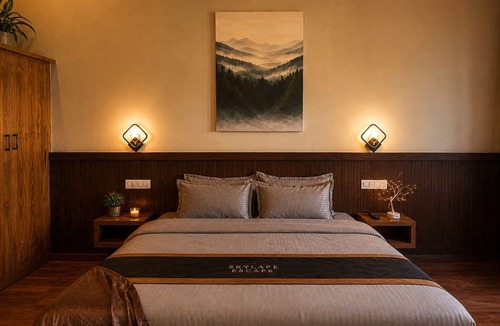 New Manali Hotel | AKIRA BY SKYLORE