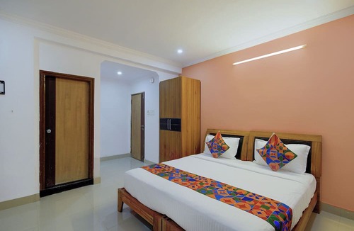 Madhapur Hotel | FabHotel Prestige Lake Ridge - Nr Durgam Cheruvu Lake Front Park