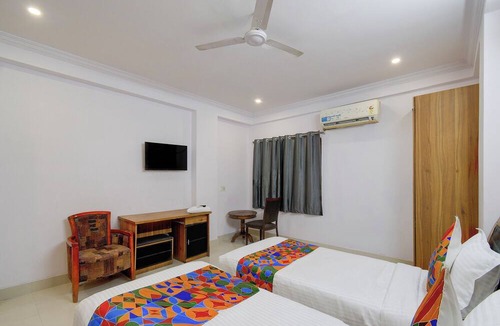 Madhapur Hotel | FabHotel Prestige Lake Ridge - Nr Durgam Cheruvu Lake Front Park