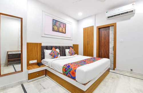Malviya Nagar Hotel | FabHotel Maruti - Near Jawahar Circle, Patrika Gate