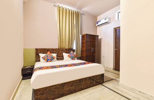 Mansarovar Hotel | FabHotel Blue Prime - Nr Suvira Hospital