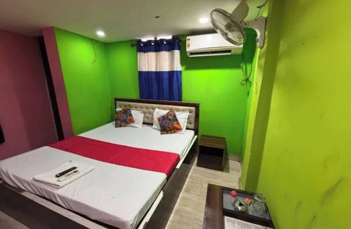 Kolkata Hotel | Via Red Velvet Classic