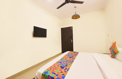 East of Kailash Hotel | Fabhotel Mohan Villa