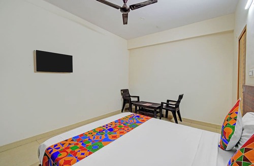 Ameerpet Hotel | FabHotel Shabari Heights - Nr. Ameerpet Metro Station and South India Shopping Mall Textile & Jewellery - Ameerpet