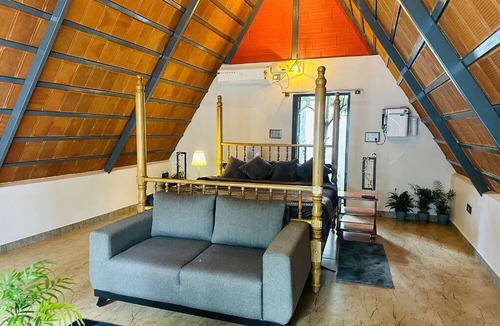 Ramanagara Villa | Oh-Bali Villa by Travent Mug