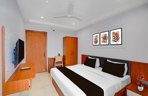 Ujjain House | Townhouse Oak Ujjain Railway Station