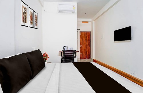 RS Puram House | Collection O RS Puram North Railway