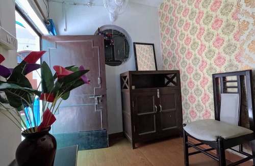 Sainik Farm Hotel | Gavari India's Delhi Hostel