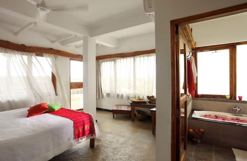 Kuzhuppilly Hotel | 36 Palms Boutique Retreat