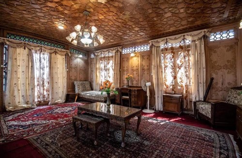 Dal Lake House | Kharpalace group of houseboats