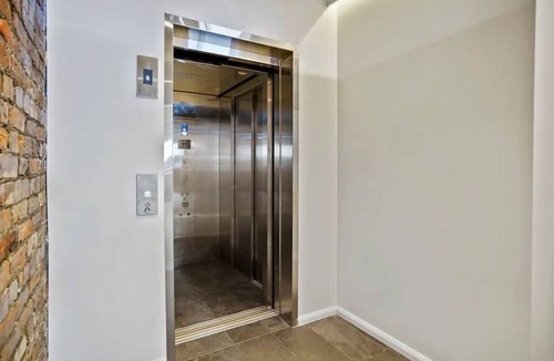 Hobart Central Business District Apartment | Vintage Suite at Saddlers Embrace a Cafe Lifestyle